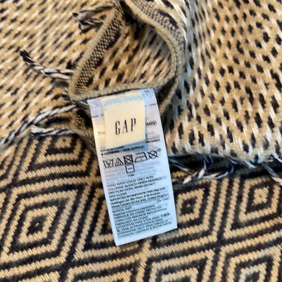 EUC Gap scarf - Picture 4 of 5